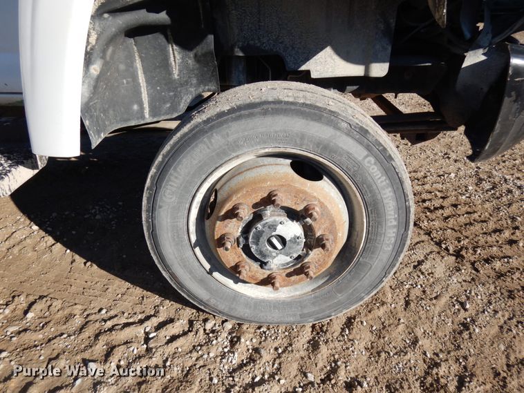 image for item HD9159 2006 GMC C4500  utility truck with crane