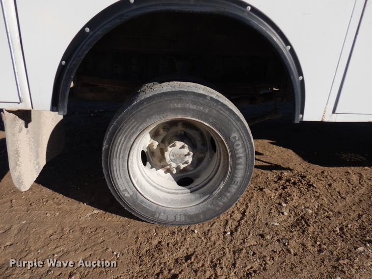 image for item HD9159 2006 GMC C4500  utility truck with crane