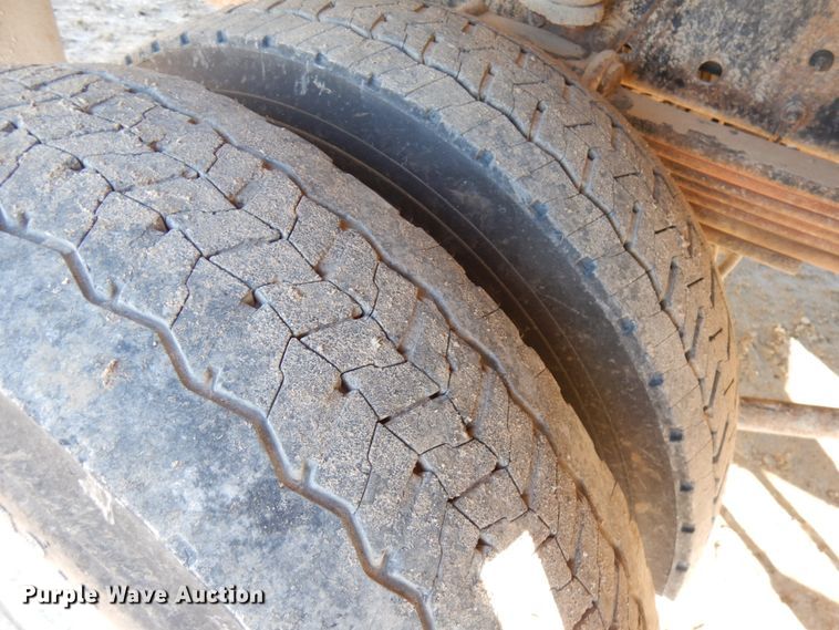 image for item HD9159 2006 GMC C4500  utility truck with crane