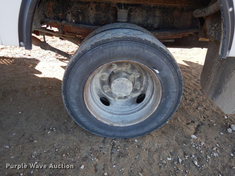 image for item HD9159 2006 GMC C4500  utility truck with crane