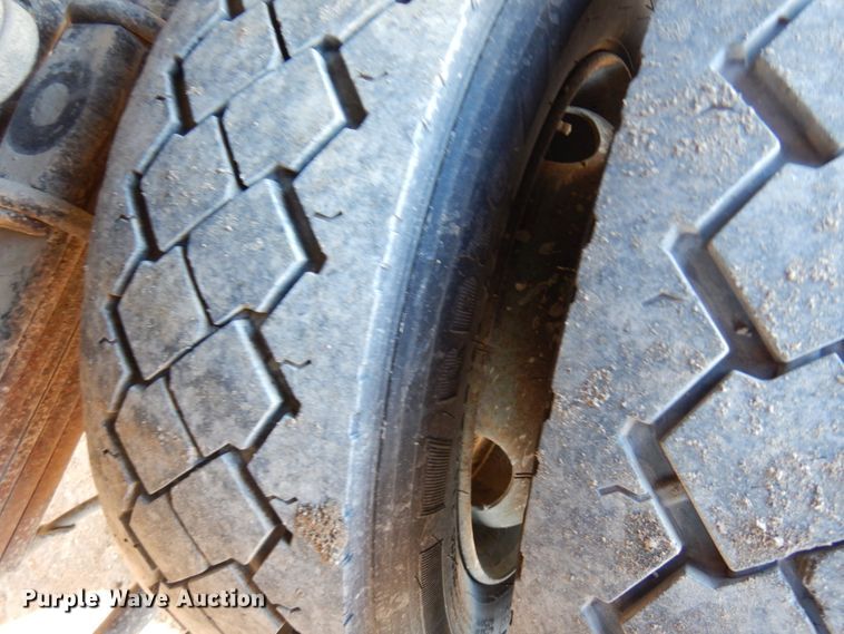 image for item HD9159 2006 GMC C4500  utility truck with crane