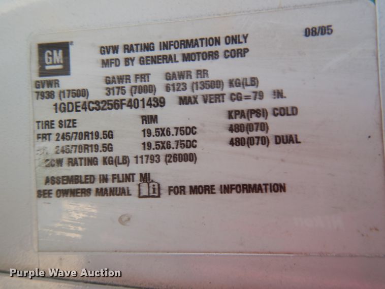 image for item HD9159 2006 GMC C4500  utility truck with crane