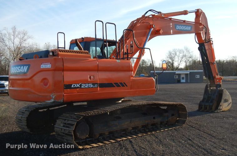 image for item HD9176 2014 Doosan DX225LC-3 excavator