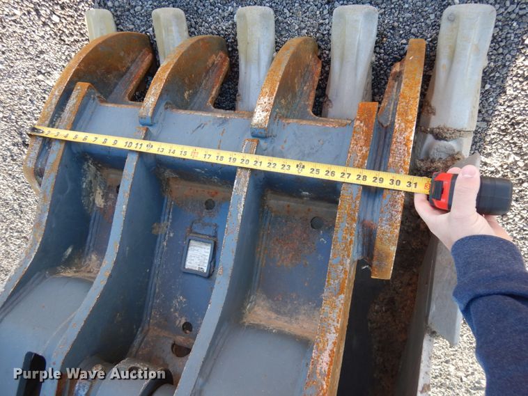 image for item HD9176 2014 Doosan DX225LC-3 excavator