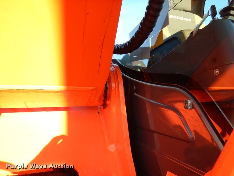 image for item HD9176 2014 Doosan DX225LC-3 excavator