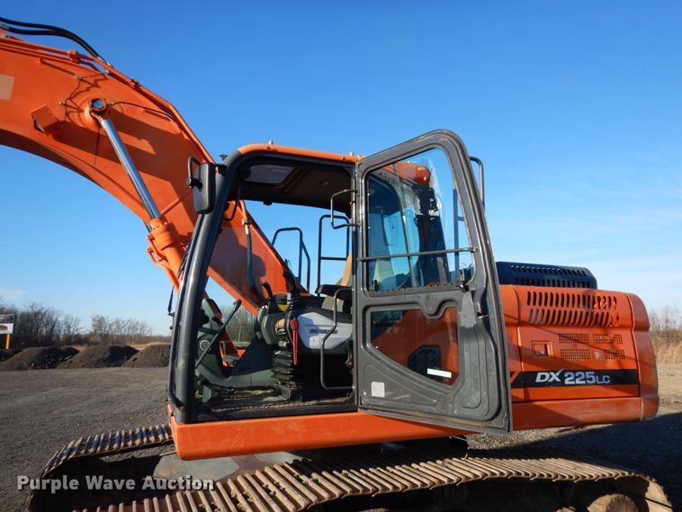 image for item HD9176 2014 Doosan DX225LC-3 excavator
