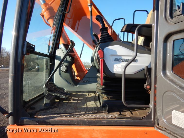 image for item HD9176 2014 Doosan DX225LC-3 excavator