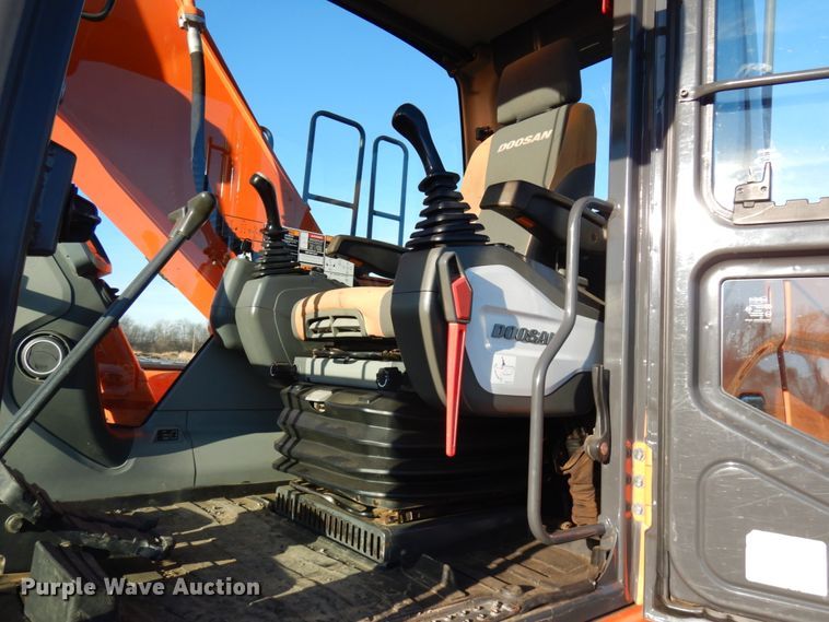 image for item HD9176 2014 Doosan DX225LC-3 excavator