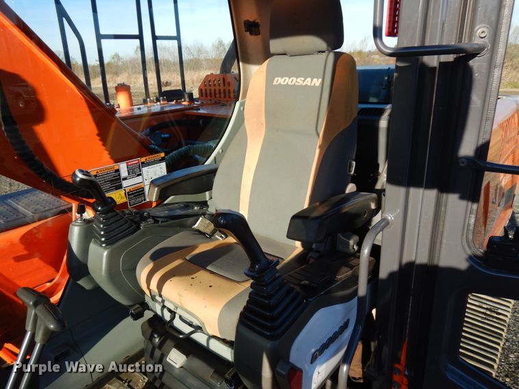 image for item HD9176 2014 Doosan DX225LC-3 excavator