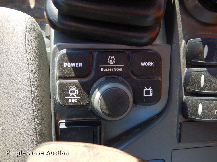 image for item HD9176 2014 Doosan DX225LC-3 excavator