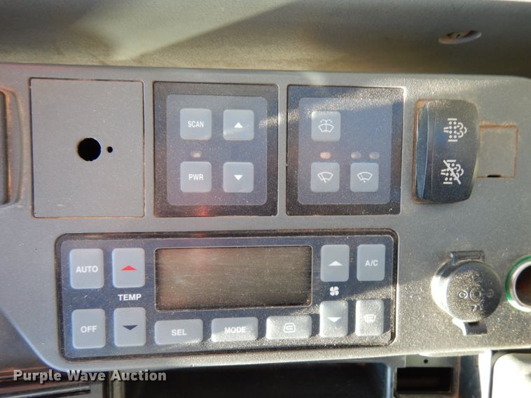 image for item HD9176 2014 Doosan DX225LC-3 excavator