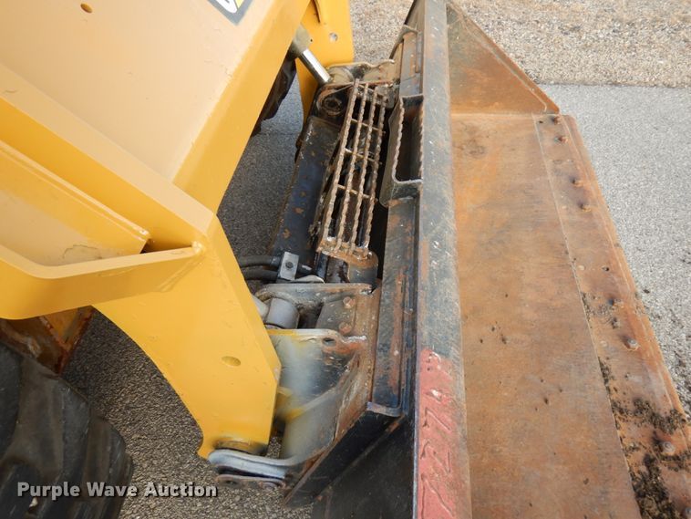 image for item HD9180 2015 Caterpillar 262D  skid steer loader
