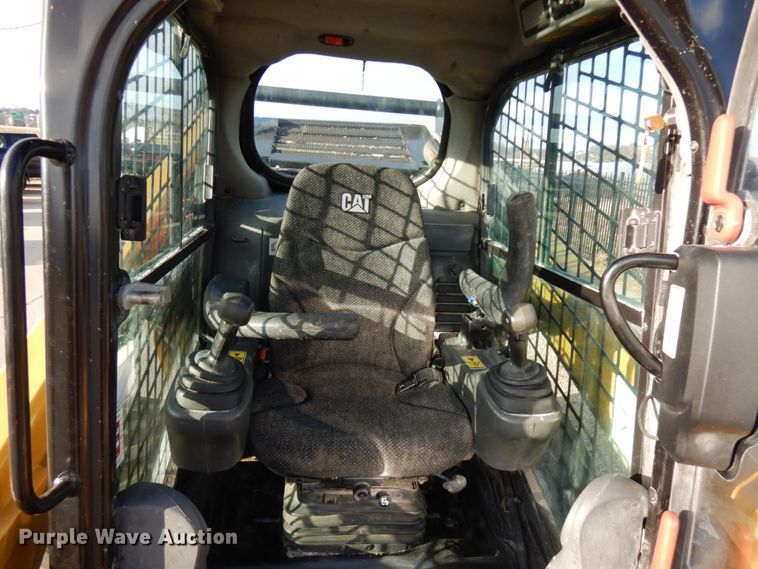 image for item HD9180 2015 Caterpillar 262D  skid steer loader