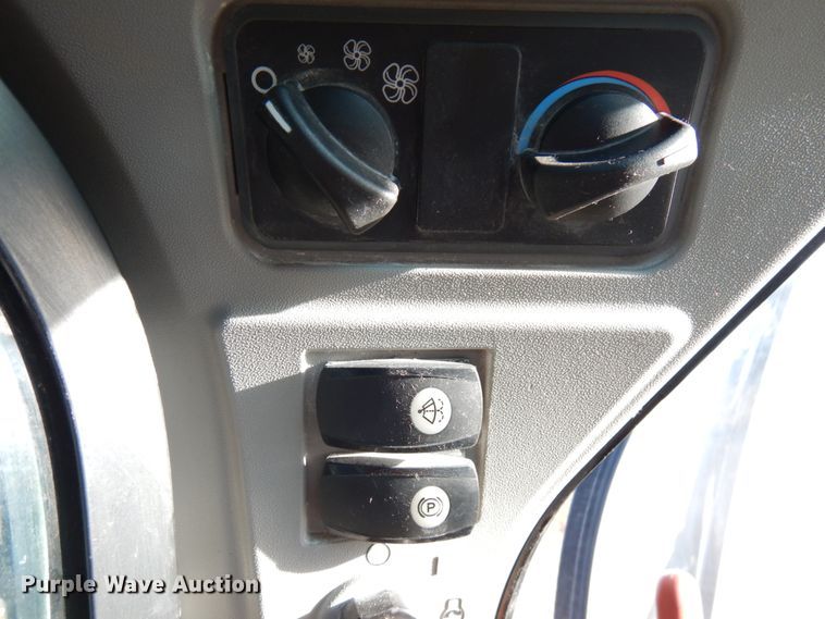 image for item HD9180 2015 Caterpillar 262D  skid steer loader