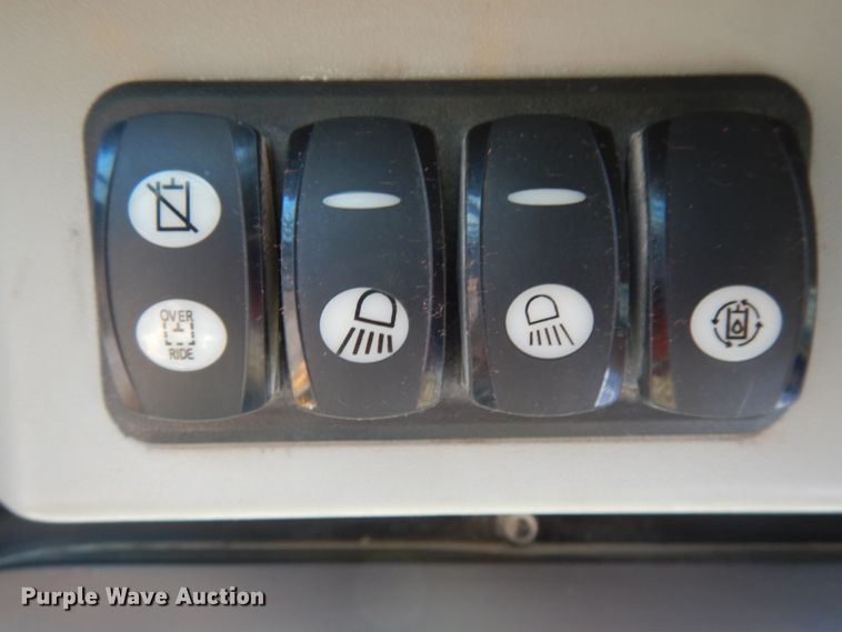 image for item HD9180 2015 Caterpillar 262D  skid steer loader