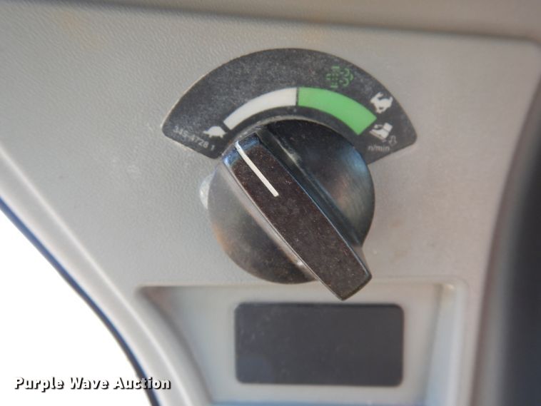 image for item HD9180 2015 Caterpillar 262D  skid steer loader