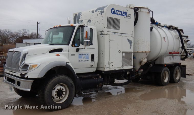 image for item HD9224 2007 International 7600  vacuum truck