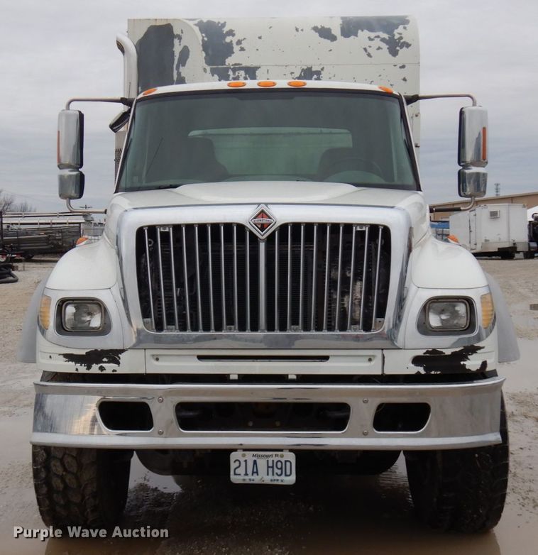 image for item HD9224 2007 International 7600  vacuum truck