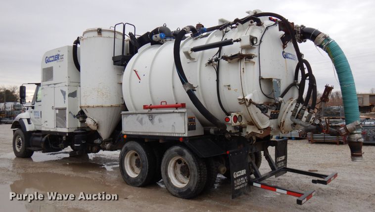 image for item HD9224 2007 International 7600  vacuum truck