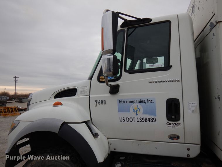 image for item HD9224 2007 International 7600  vacuum truck