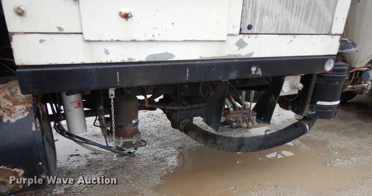 image for item HD9224 2007 International 7600  vacuum truck