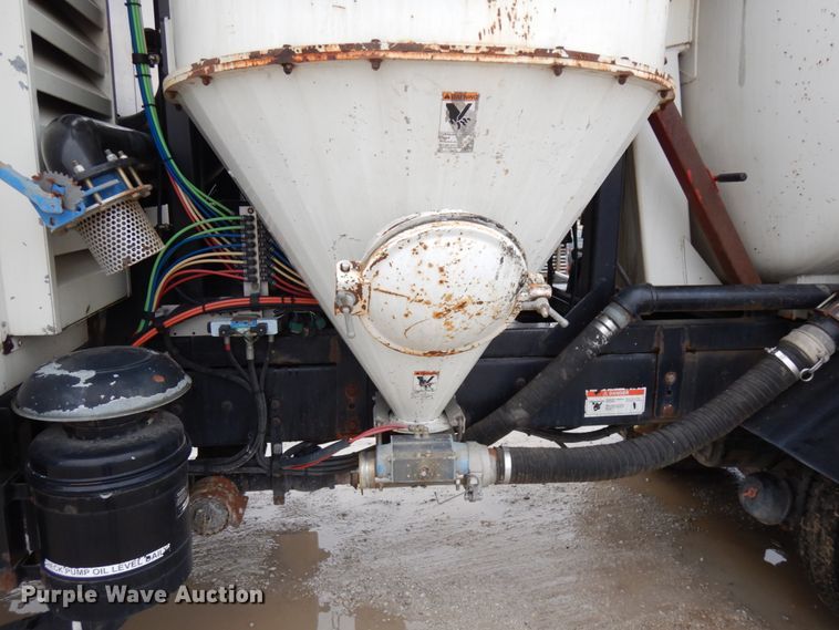 image for item HD9224 2007 International 7600  vacuum truck