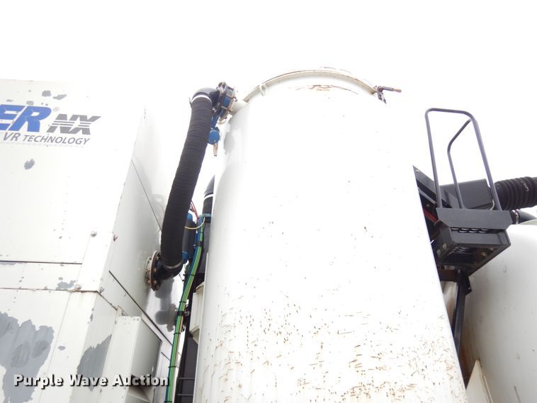 image for item HD9224 2007 International 7600  vacuum truck