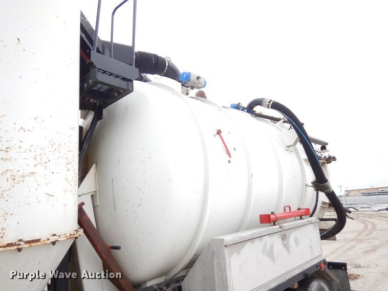 image for item HD9224 2007 International 7600  vacuum truck