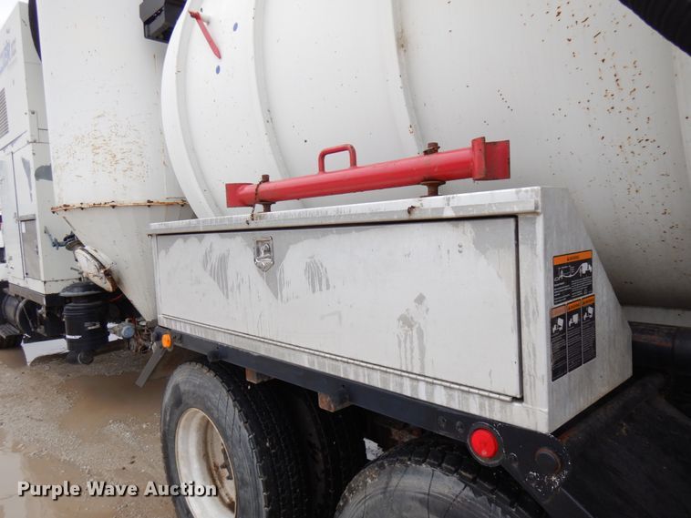 image for item HD9224 2007 International 7600  vacuum truck