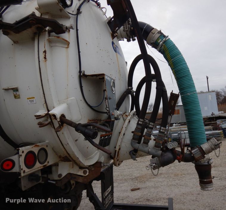 image for item HD9224 2007 International 7600  vacuum truck