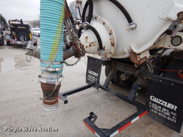 image for item HD9224 2007 International 7600  vacuum truck