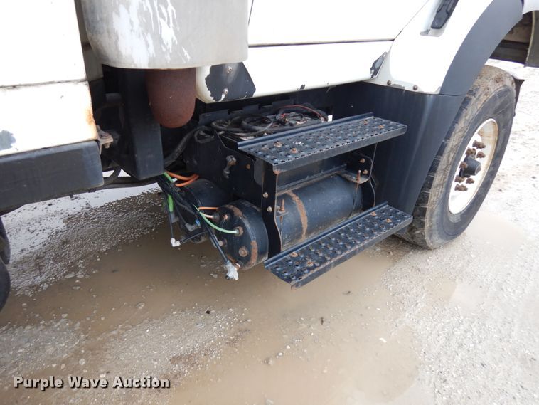 image for item HD9224 2007 International 7600  vacuum truck