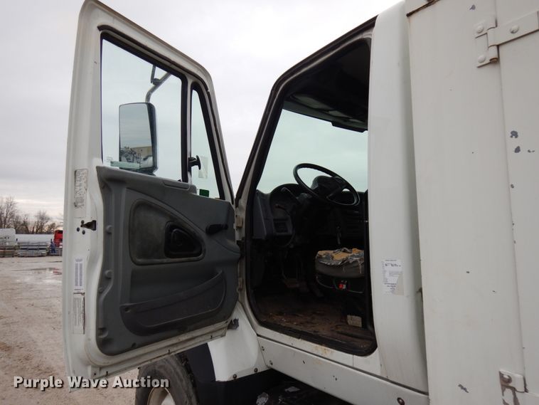 image for item HD9224 2007 International 7600  vacuum truck