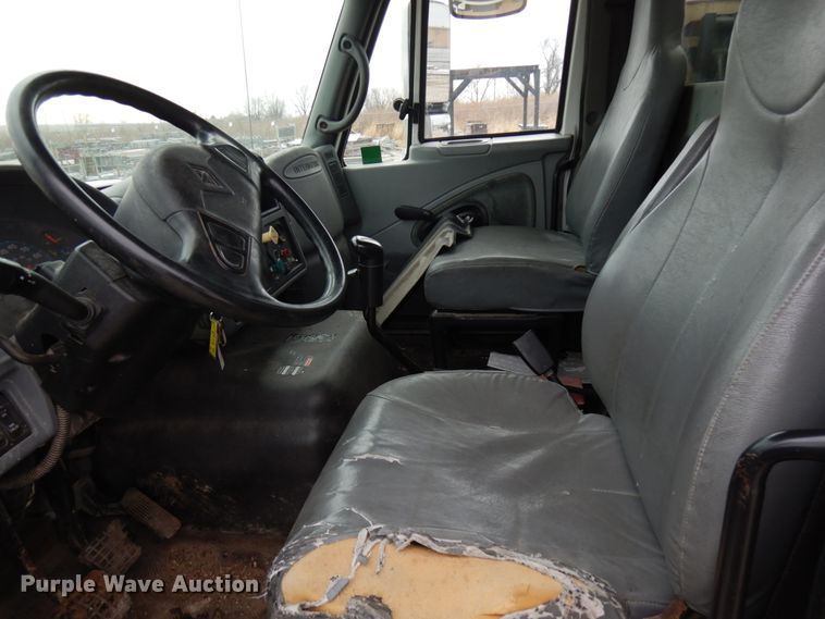 image for item HD9224 2007 International 7600  vacuum truck