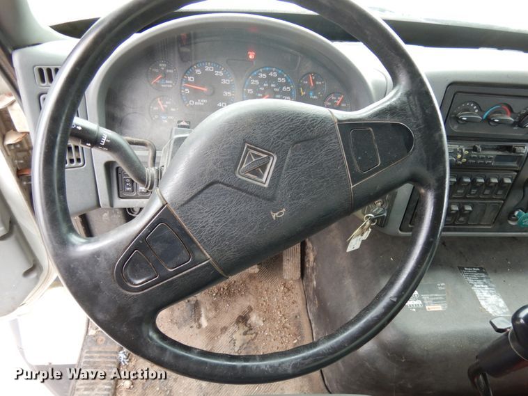 image for item HD9224 2007 International 7600  vacuum truck