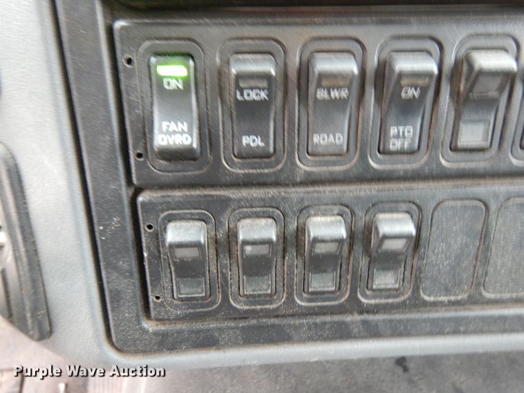 image for item HD9224 2007 International 7600  vacuum truck