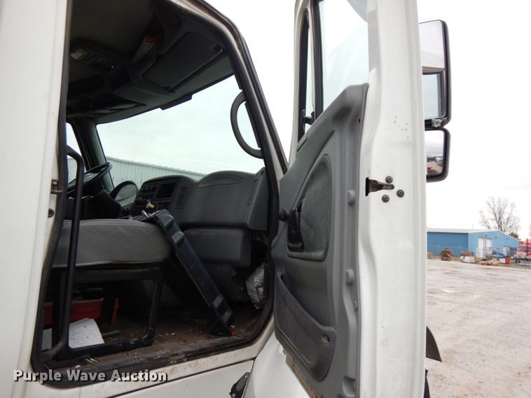 image for item HD9224 2007 International 7600  vacuum truck