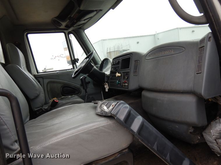 image for item HD9224 2007 International 7600  vacuum truck