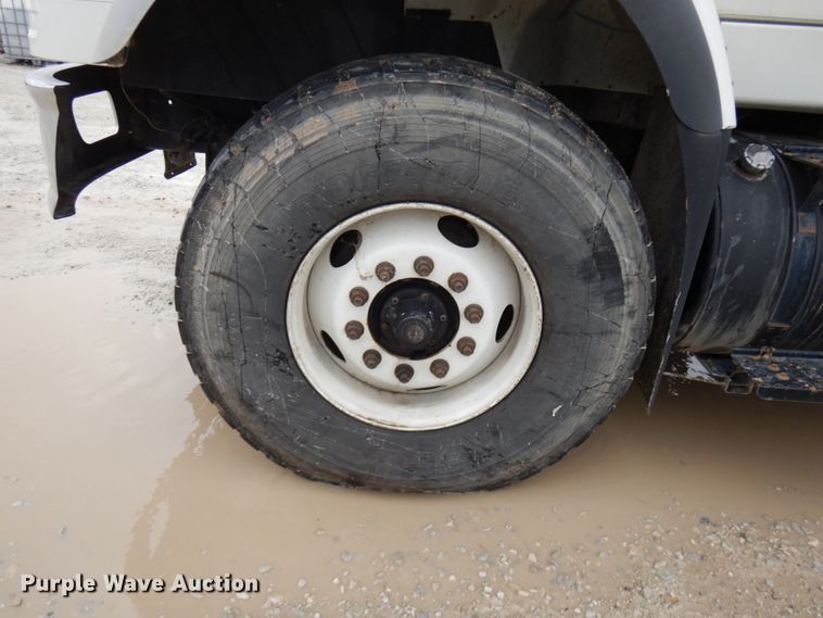 image for item HD9224 2007 International 7600  vacuum truck