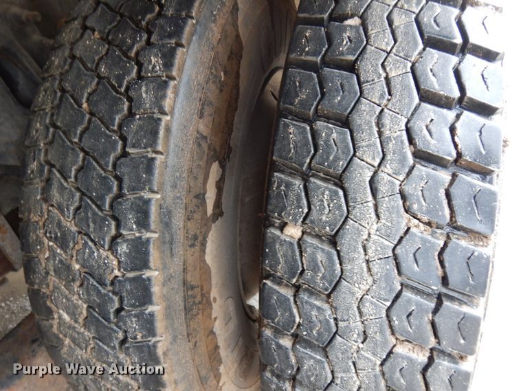 image for item HD9224 2007 International 7600  vacuum truck