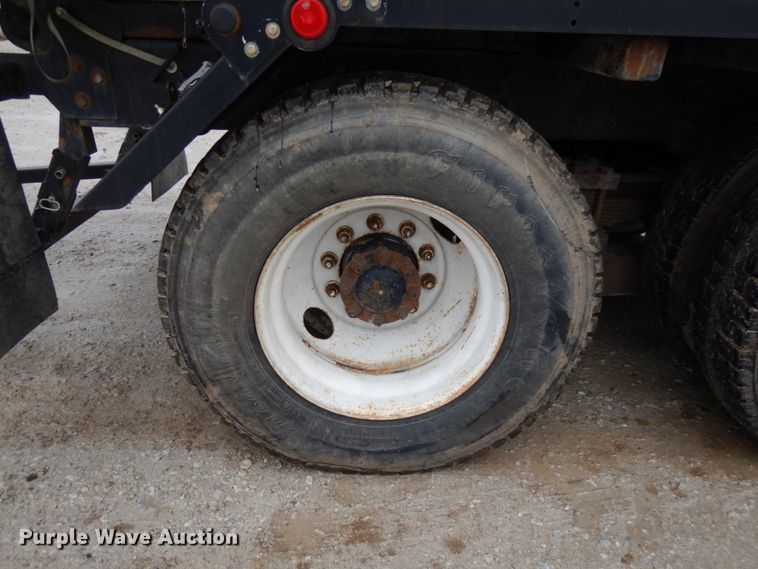 image for item HD9224 2007 International 7600  vacuum truck