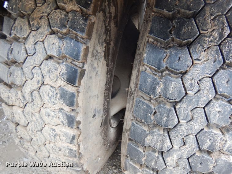 image for item HD9224 2007 International 7600  vacuum truck