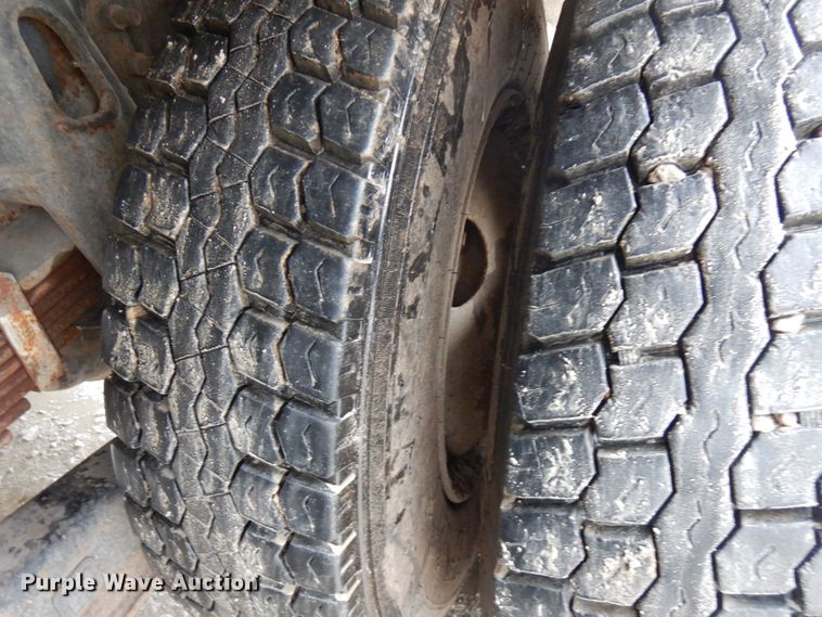 image for item HD9224 2007 International 7600  vacuum truck