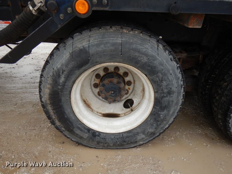 image for item HD9224 2007 International 7600  vacuum truck