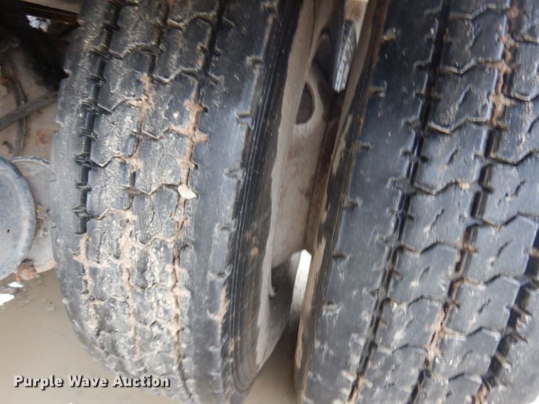 image for item HD9224 2007 International 7600  vacuum truck