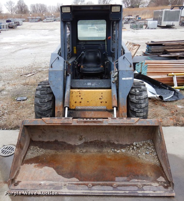 image for item HD9231 2001 New Holland LS180  skid steer loader