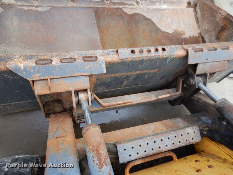 image for item HD9231 2001 New Holland LS180  skid steer loader