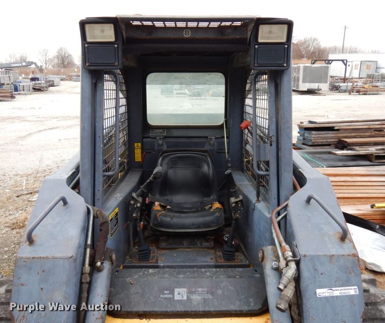 image for item HD9231 2001 New Holland LS180  skid steer loader