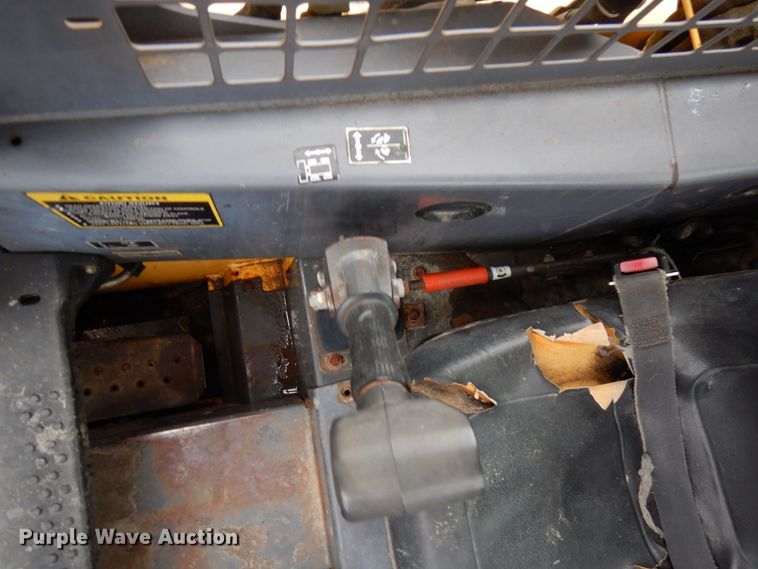 image for item HD9231 2001 New Holland LS180  skid steer loader