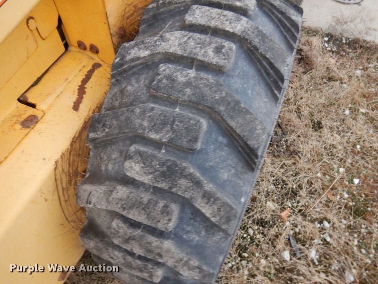 image for item HD9231 2001 New Holland LS180  skid steer loader